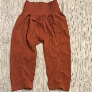 NEW FREE PEOPLE - Burnt Orange Capri Leggings with Creases